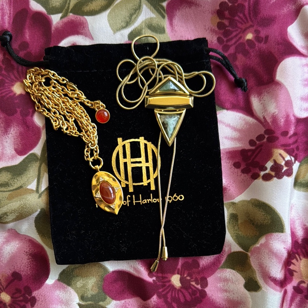 House of Harlow 1960 Gold Necklace Set! 💛